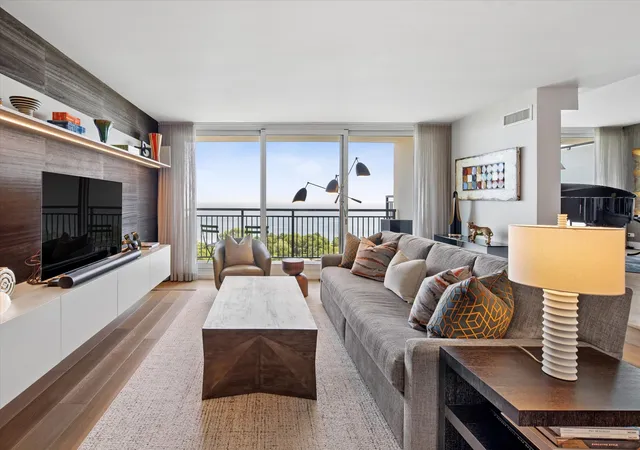 3rd image of 3470 N Lake Shore Dr #22B, Chicago, IL 60657 | MLS# 12703238
