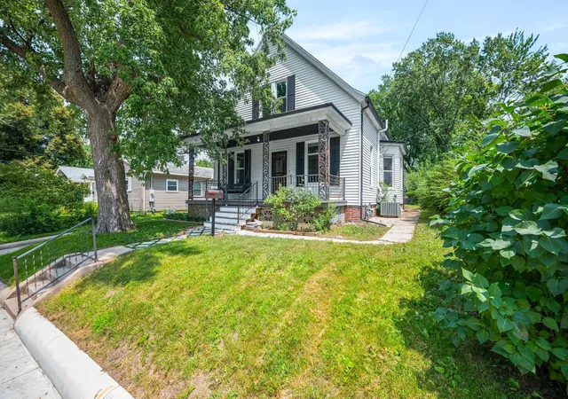 3rd image of 1108 S Clayton St, Bloomington, IL 61701 | MLS# 12703254
