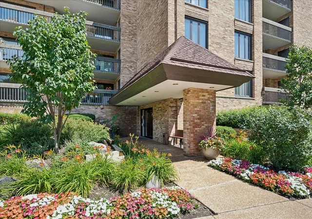 1st image of 1621 Mission Hills Rd #110, Northbrook, IL 60062 | MLS# 12703332