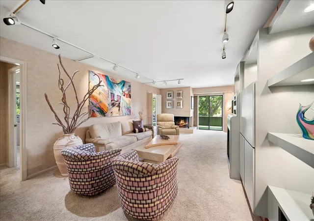 3rd image of 1621 Mission Hls Rd, Northbrook, IL 60062