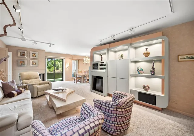 4th image of 1621 Mission Hls Rd, Northbrook, IL 60062