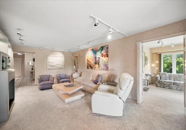5th image of 1621 Mission Hls Rd, Northbrook, IL 60062