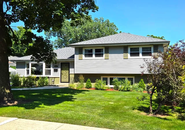 2nd image of 4733 S Pershing Ave, Downers Grove, IL 60515 | MLS# 12703527