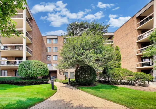 Photo 1 of Condo for sale at 1020 N Harlem Ave #2F, River Forest, IL 60305 | MLS# 12703586 | Listing updated on 2026-08-26