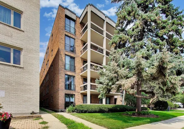 Photo 2 of Condo for sale at 1020 N Harlem Ave #2F, River Forest, IL 60305 | MLS# 12703586 | Listing updated on 2026-08-26