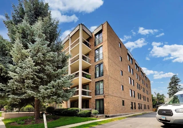 Photo 3 of Condo for sale at 1020 N Harlem Ave #2F, River Forest, IL 60305 | MLS# 12703586 | Listing updated on 2026-08-26