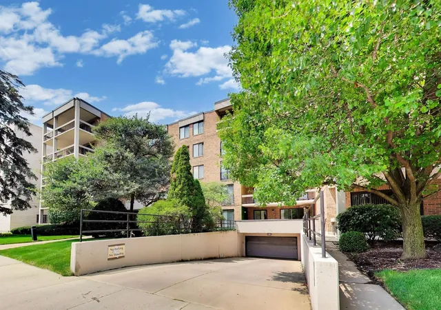 Photo 3 of Condo for sale at 1020 N Harlem Ave #2F, River Forest, IL 60305 | MLS# 12703586 | Listing updated on 2026-08-26