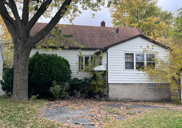 Photo 1 of Single family home for sale at 814 Greenbay Ave, Calumet City, IL 60409 | MLS# 12703617 | Listing updated on 2026-08-20