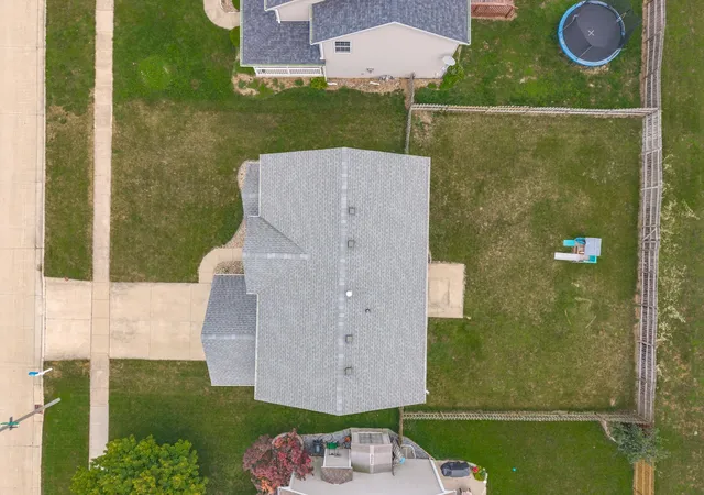 3rd image of 1410 Tralee Ln, Bloomington, IL 61704 | MLS# 12703727