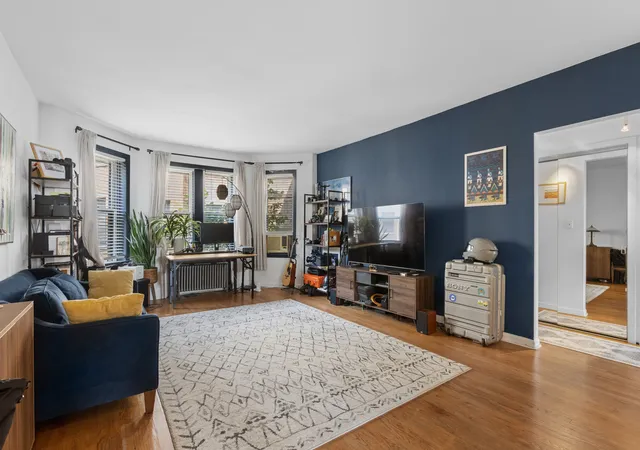Listing Photo 5 - Condo for sale at Jarvis On The Lake, Unit 2N 1210 W Jarvis Ave, Jarvis On The Lake, Chicago, IL 60626 | Built Year: 1920-1932