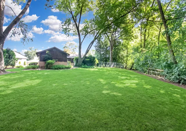 Photo 3 of Single family home for sale at 10 Hollycourt Ter, Lake Zurich, IL 60047 | MLS# 12704100 | Listing updated on 2026-08-25