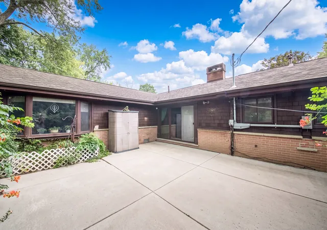 Photo 4 of Single family home for sale at 10 Hollycourt Ter, Lake Zurich, IL 60047 | MLS# 12704100 | Listing updated on 2026-08-25