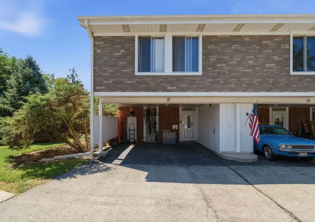 Photo 1 of Townhouse for sale at 27 Cour Deauville, Palos Hills, IL 60465 | MLS# 12704150 | Listing updated on 2026-09-02