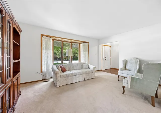 Photo 2 of Single family home for sale at 10709 S Washington St, Oak Lawn, IL 60453 | MLS# 12704399 | Listing updated on 2026-09-01