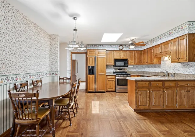 Photo 3 of Single family home for sale at 10709 S Washington St, Oak Lawn, IL 60453 | MLS# 12704399 | Listing updated on 2026-09-01