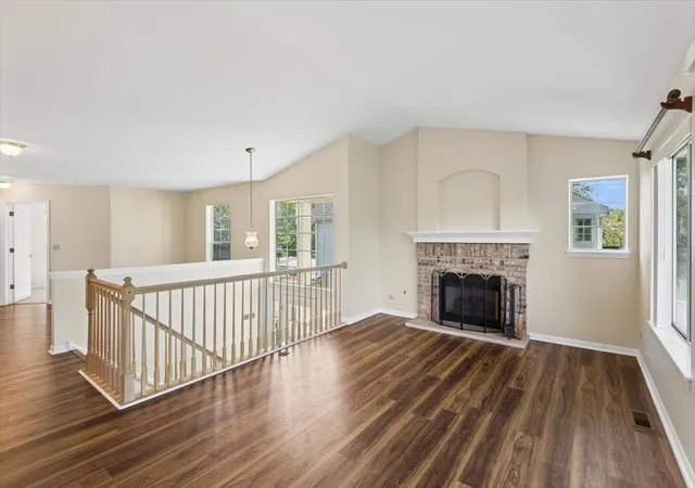 Photo 3 of Sale Pending at 2713 S Embers Ln, Arlington Heights, IL 60005 | MLS# 12704458 | Listing updated on 2026-10-07