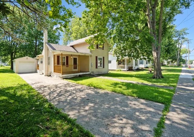 2nd image of 1010 Main St, Erie, IL 61250 | MLS# 12704479
