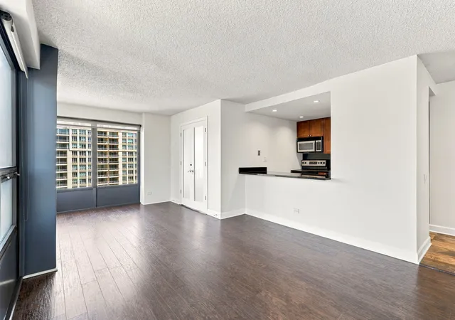 3rd image of 30 E Huron St #2007, Chicago, IL 60611 | MLS# 12704537