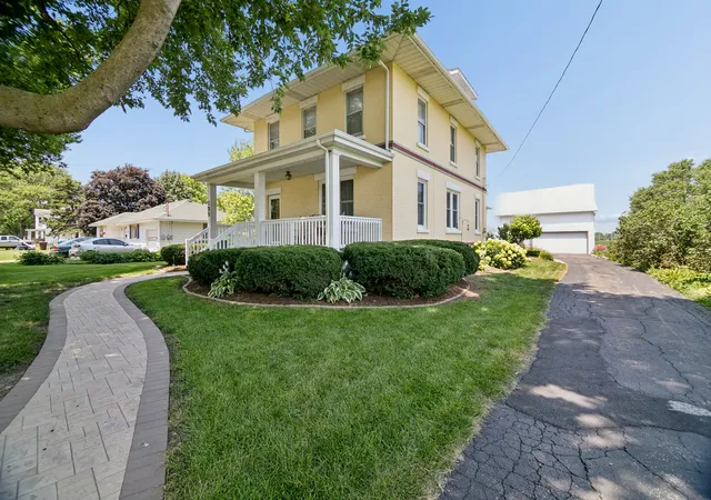 1st image of 125 W 1st Ave, Clifton, IL 60927 | MLS# 12704621