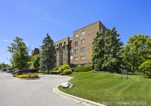 Photo 3 of Condo for sale at 453 Raintree Dr #4D, Glen Ellyn, IL 60137 | MLS# 12704624 | Listing updated on 2026-08-28