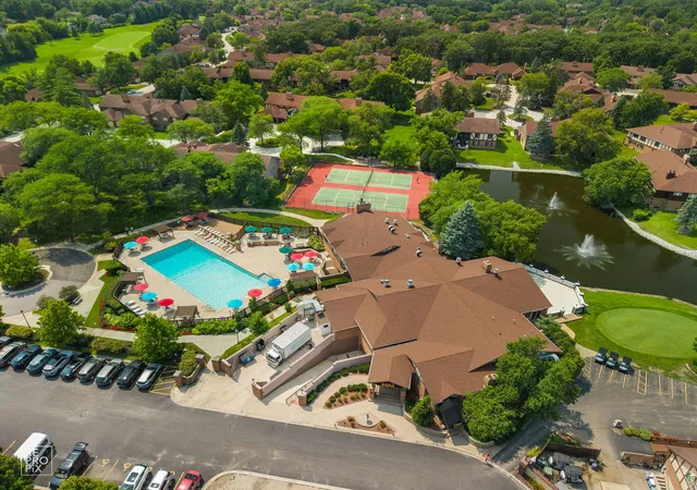 Listing Photo 2 - Condo for sale in building located at 7800 W Foresthill Ln, Palos Heights, IL 60463 - Unit #204