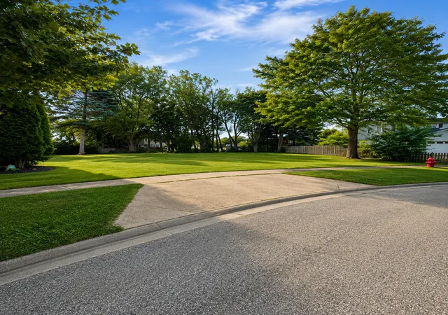 1st image of 515 Parkside Ter, Crystal Lake, IL 60012 | MLS# 12704867