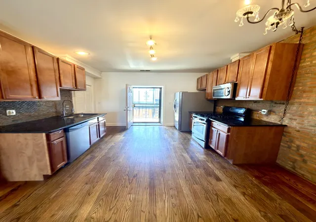 4th image of 3049 W Grace St #1, Chicago, IL 60618 | MLS# 12704873