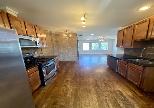 5th image of 3049 W Grace St #1, Chicago, IL 60618 | MLS# 12704873