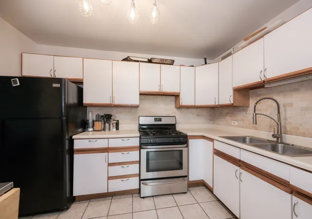 Photo 3 of Condo for sale at 3021 S Michigan Ave #305, Chicago, IL 60616 | MLS# 12704996 | Listing updated on 2026-09-08