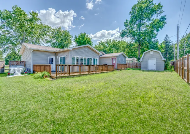 Photo 4 of Single family home for sale at 1104 Airport Rd, Mount Vernon, IL 62864 | MLS# 12705007 | Listing updated on 2026-08-20