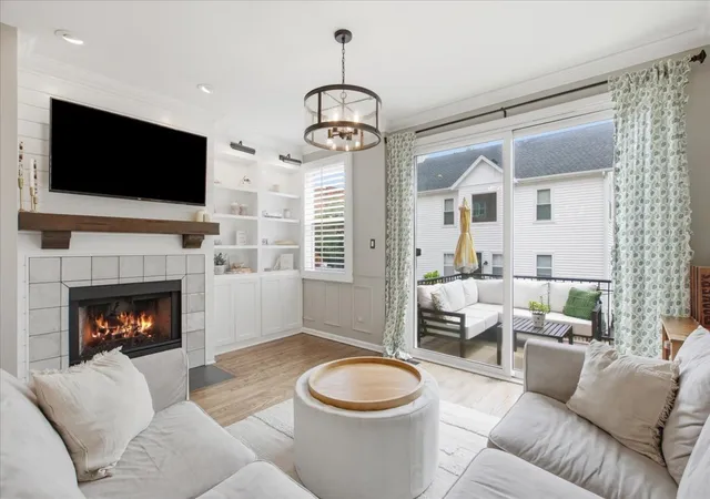 3rd image of 2901 N Wolcott Ave #D, Chicago, IL 60657 | MLS# 12705052