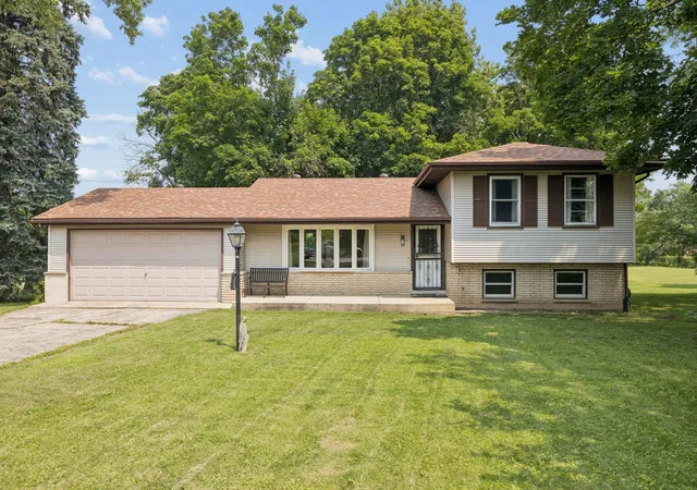 Photo 3 of Single family home for sale at 4415 Yender Ave, Lisle, IL 60532 | MLS# 12705103 | Listing updated on 2026-09-23