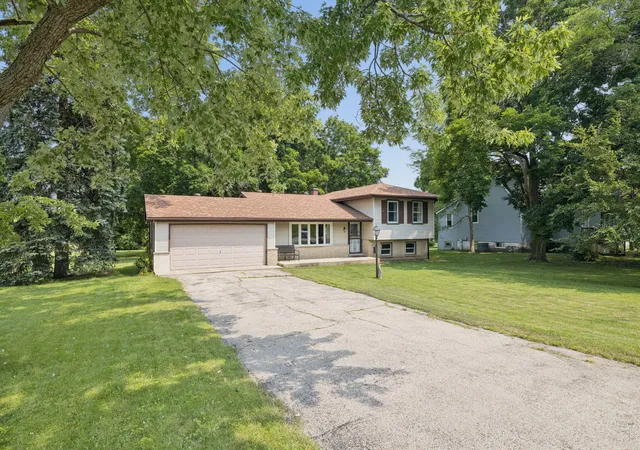 Photo 3 of Single family home for sale at 4415 Yender Ave, Lisle, IL 60532 | MLS# 12705103 | Listing updated on 2026-10-24
