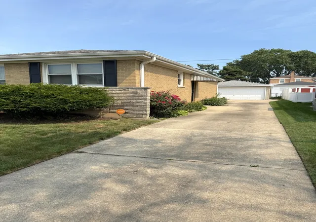 Photo 2 of Single family home for sale at 2816 W Seipp St, Chicago, IL 60652 | MLS# 12705266 | Listing updated on 2026-10-01