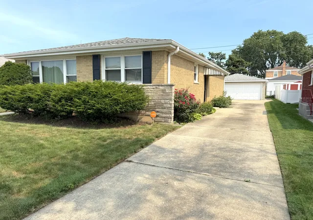 Photo 3 of Single family home for sale at 2816 W Seipp St, Chicago, IL 60652 | MLS# 12705266 | Listing updated on 2026-10-01