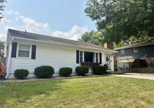 1st image of 1922 Elmwood Dr W, Quincy, IL 62301 | MLS# 12705300