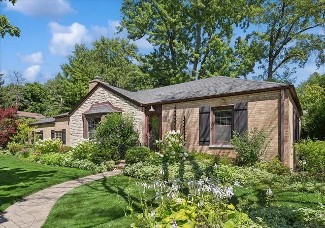 Photo 2 of Sale Pending at 1871 Elmwood Dr, Highland Park, IL 60035 | MLS# 12705309 | Listing updated on 2026-08-21