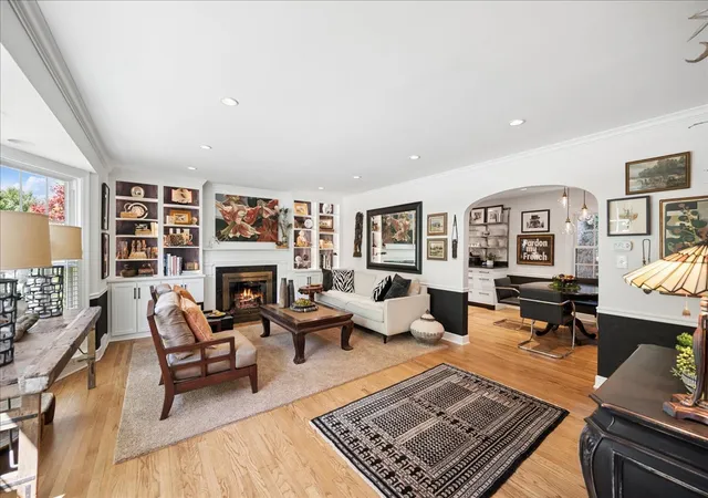 Photo 3 of Sale Pending at 1871 Elmwood Dr, Highland Park, IL 60035 | MLS# 12705309 | Listing updated on 2026-08-21