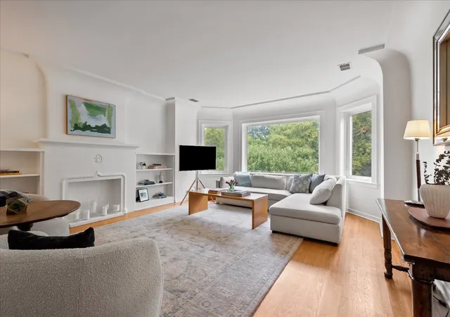 3rd image of 1918 Colfax St #3, Evanston, IL 60201 | MLS# 12705323