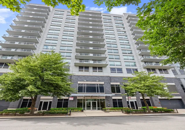 2nd image of 421 W Huron St #1207, Chicago, IL 60654 | MLS# 12705457