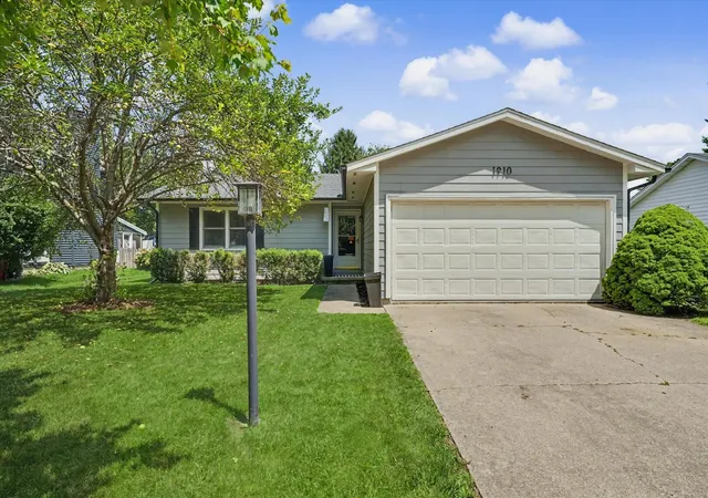 2nd image of 1910 Branch Rd, Champaign, IL 61821 | MLS# 12705473