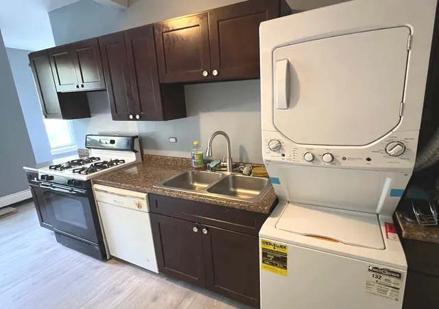 2nd image of 541 E 60Th St, Chicago, IL 60637