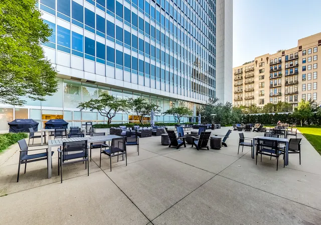 2nd image of 500 W Superior St, Chicago, IL 60654