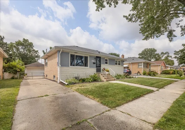 2nd image of 4912 Saint Paul Ct, Hillside, IL 60162 | MLS# 12705727