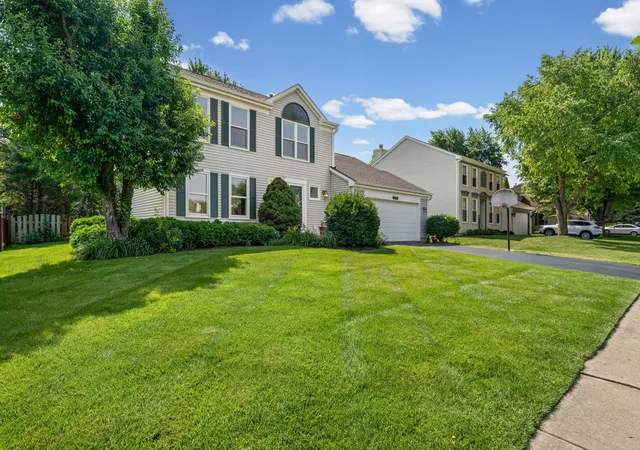 2nd image of 1449 Willow Tree Dr, Crystal Lake, IL 60014 | MLS# 12705808