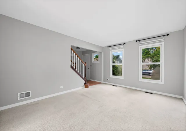 5th image of 1449 Willow Tree Dr, Crystal Lake, IL 60014 | MLS# 12705808