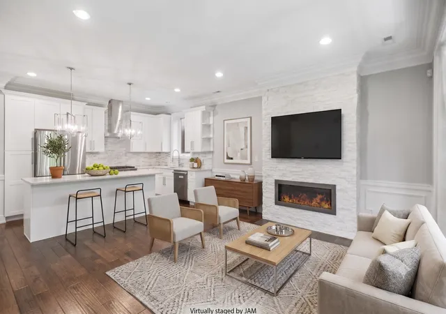 2nd image of 1424 W Fillmore St #2E, Chicago, IL 60607 | MLS# 12705852