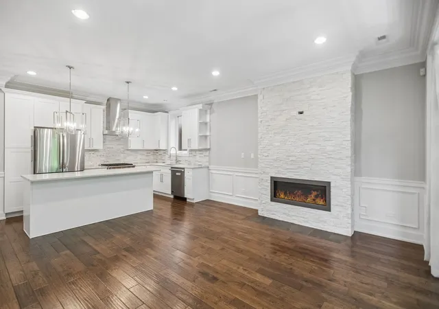 3rd image of 1424 W Fillmore St, Chicago, IL 60607