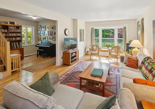 3rd image of 2149 Hartrey Ave, Evanston, IL 60201 | MLS# 12706009
