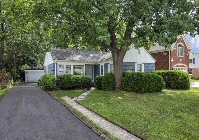 1st image of 1125 Greenbriar Ln, Northbrook, IL 60062 | MLS# 12706047
